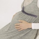 妊婦さんの恥骨痛の症状と原因、改善するには？軽くするための予防法は？